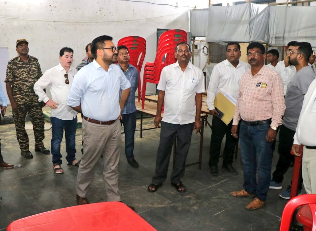 #LoksabhaElactions2024 तहत महिला कॉलेज चाईबासा में स्थित स्ट्रांग रूम का दैनिक निरीक्षण तत्पश्चात मतगणना हेतु की जा रही तैयारी का अवलोकन।

<a href="/ECISVEEP/">Election Commission of India</a> <a href="/SpokespersonECI/">Spokesperson ECI</a> <a href="/ceojharkhand/">Chief Electoral Officer, Jharkhand</a> <a href="/DC_Chaibasa/">DC West Singhbhum</a> <a href="/ChaibasaPolice/">Chaibasa Police</a> <a href="/PRDChaibasa/">IPRD, West Singhbhum</a> <a href="/SDM_sadarcbsa/">SDM, Sadar Chaibasa, West Singhbhum</a> <a href="/CkpSdo/">SDO Chakradharpur</a>