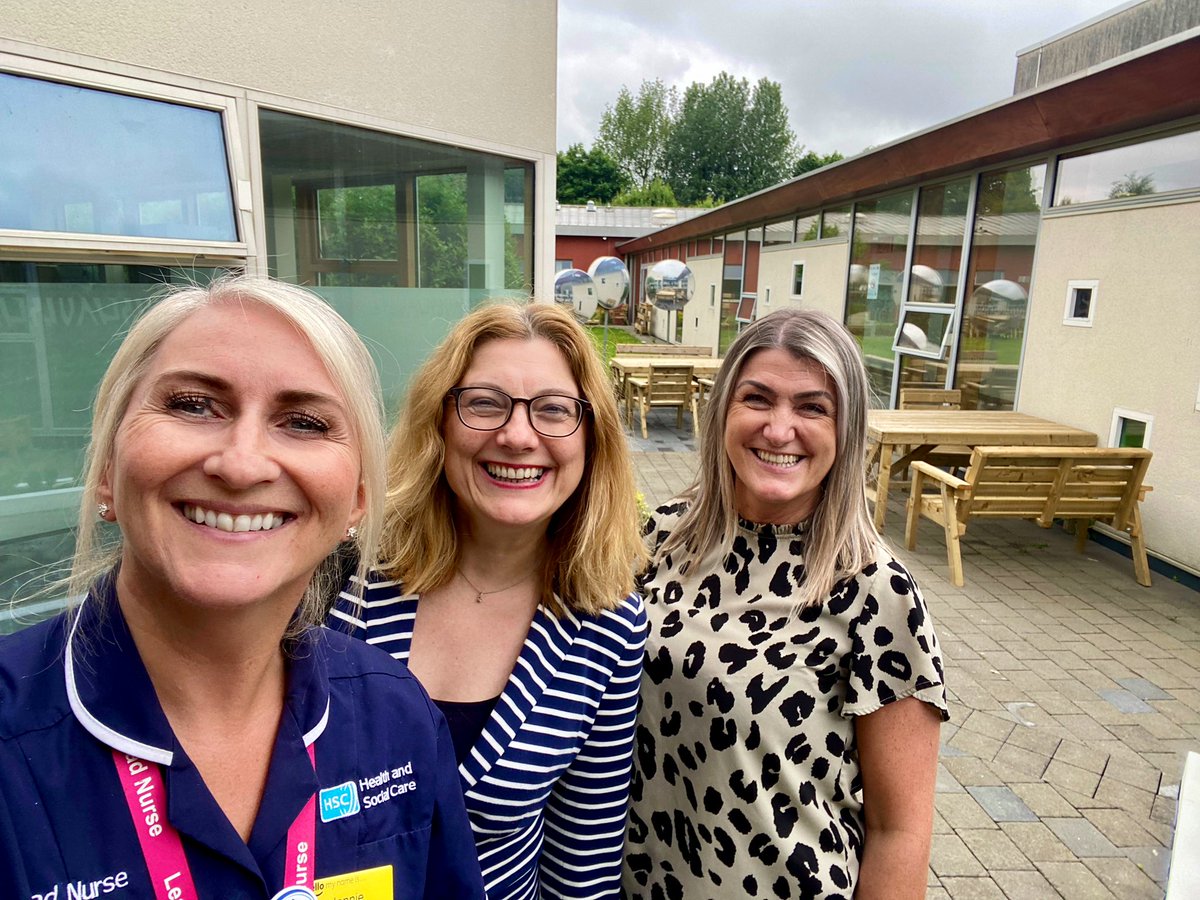 Delighted to welcome Heather Stevens, Director of Workforce Policy at @healthdpt to Bluestone today for a tour of our wards as well as an overview of our QI work on Acute Care Pathway, @Safewards, Improve Well App & Sustainability project @SouthernHSCT #WeAreBluestone💙