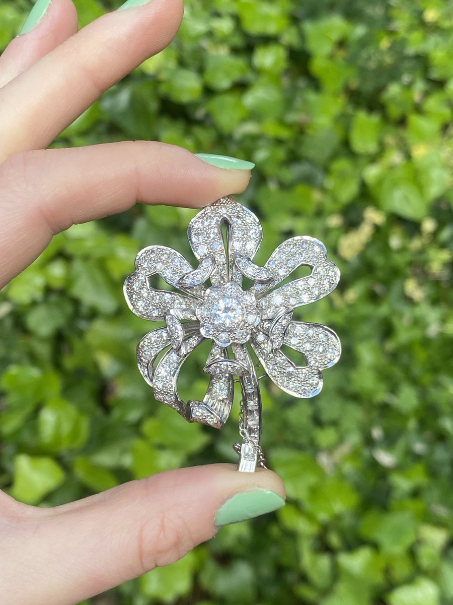 We have been busy collecting beautiful items for our July auction. We will be holding a valuation day from 10-1pm next Tuesday 28th at The Old Chapel, Chislehurst ⁦@VisitChis⁩ ⁦@ChisMatters⁩ ⁦@ChislehurstSocy⁩ #flowerbrooch #diamonds