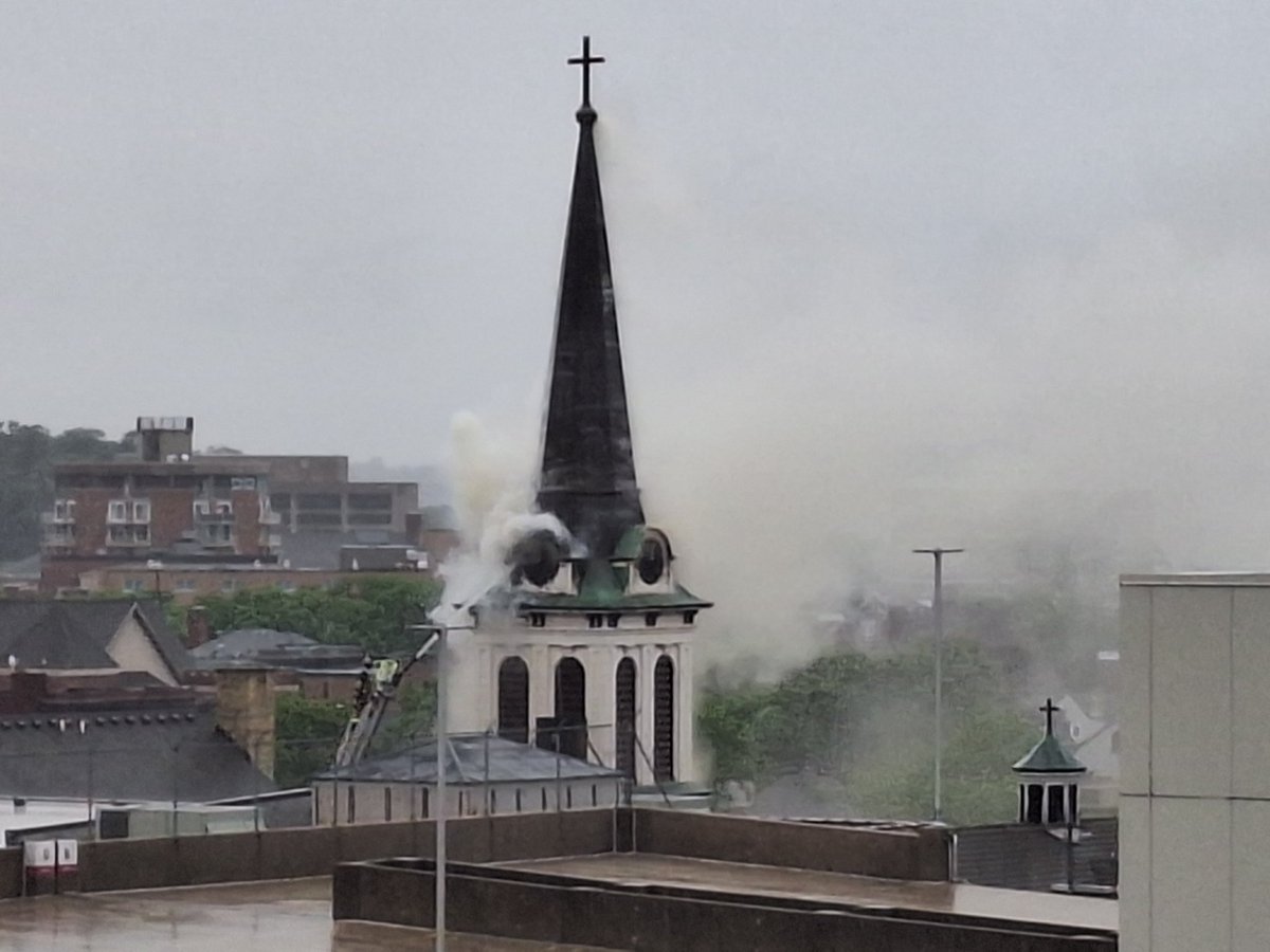 crowsaregoats's tweet photo. Some more pics of firefighters on scene https://t.co/qDkmQlaW7j