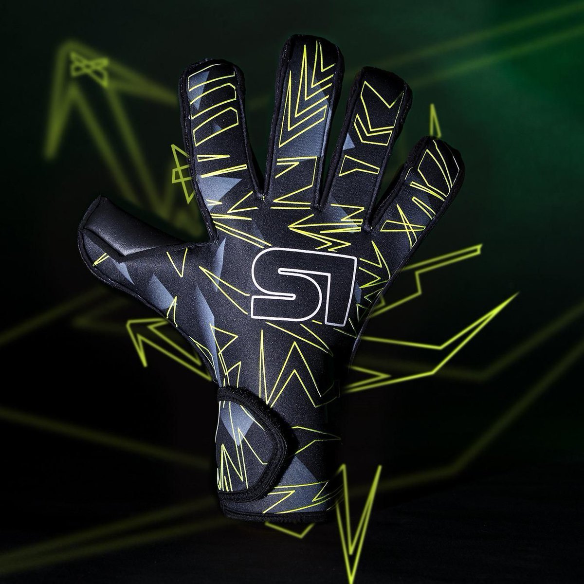 S1_Goalkeeping's tweet photo. OUT NOW! 

S1 Volt!

Just £39.99! 👀🔥

2 Colours, 2 hybrid cuts! 

Sizes 5-11 🧤 https://t.co/x6GGDlrPT7