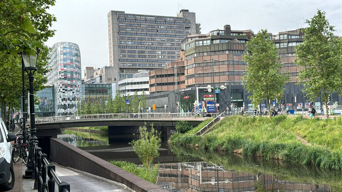 Lovely time learning more about #radioembolisation in Utrecht. The more I discover, the less I know and the greater the excitement about personalised dosimetry. 

Thanks Maarten Smits and the rest of the faculty for the generous sharing of experience.

#y90 #SIRT