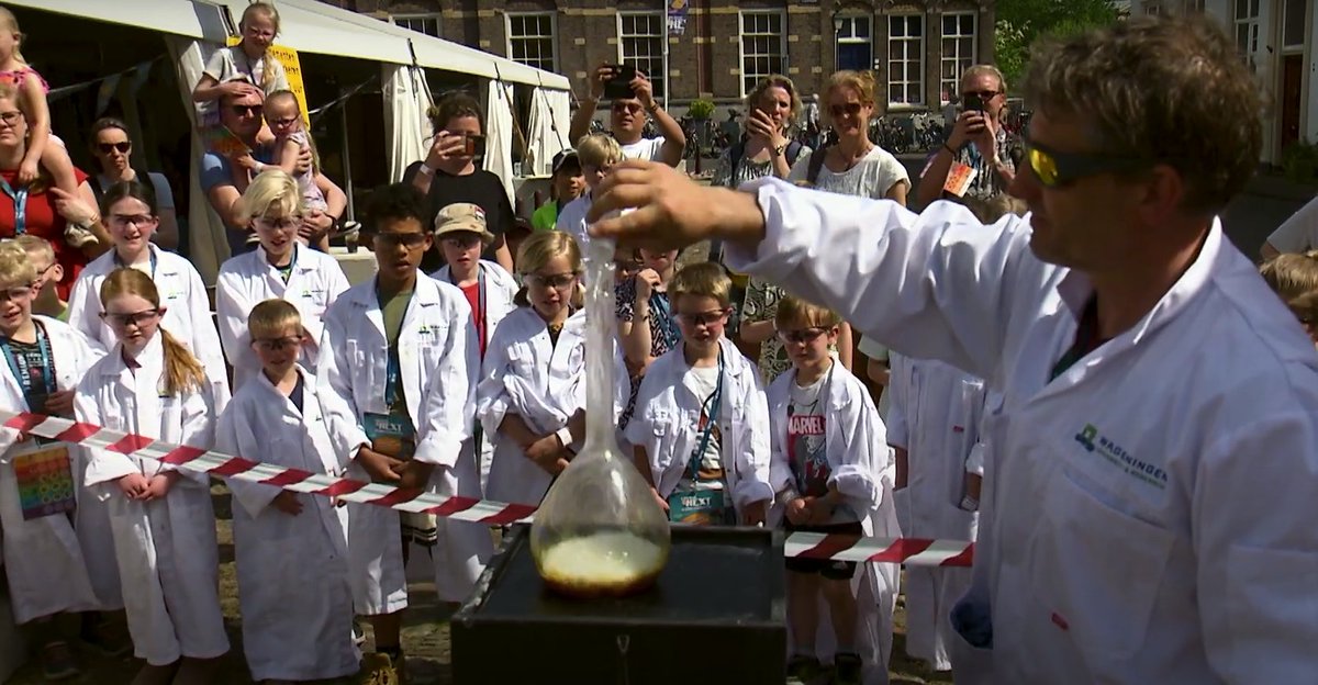 #Science 🧪 | You are never too young for science! Expedition Next is a yearly science fair organized for children. Our scientists were there to make elephant toothpaste and let the children do tricks with magic colour molecules. Want to see the video? 👉 bit.ly/4bvTPMD