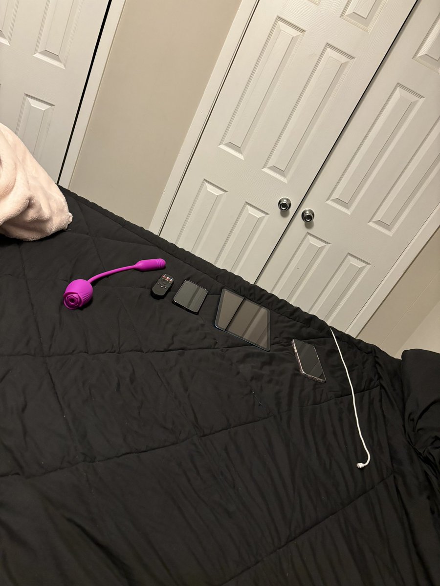 The life of a single bitch. Meetings and nuts 👀😩💦. Oh well no one has been capable of taming me, so single I’ll be.