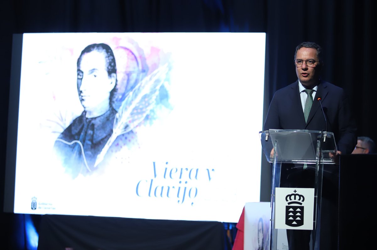 🔵 La Casa de la Cultura de <a href="/Los_Realejos/">Ayto. Los Realejos</a> ha acogido este viernes la ceremonia de entrega de las distinciones Viera y Clavijo 2023, otorgadas a siete docentes y tres centros en reconocimiento a su destacada labor a favor de la @EducacionCan en el archipiélago.