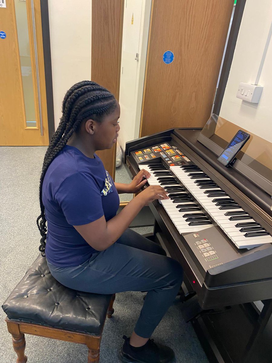 ChaplainLHS's tweet image. It was such a privilege to accompany the wonderful @loretochorlton students developing their faith in Ignatian Spirituality. The depth of their reflections was humbling to see. Thank you @IbvmE for having us #Getting2KnowChrist #TimeWithGod #Loreto @SalfordDiocese @RCSalfordEd