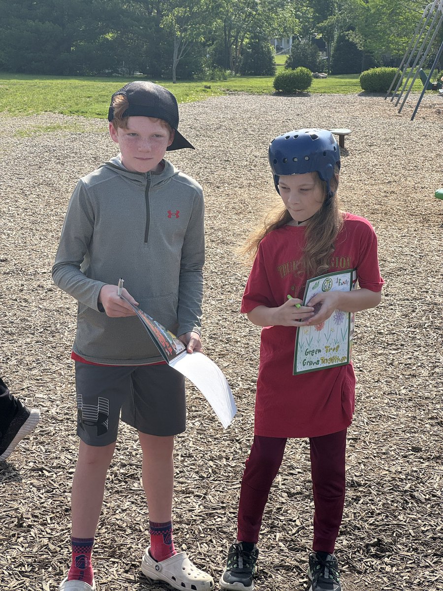 2024 5th Grade Yearbook Signing