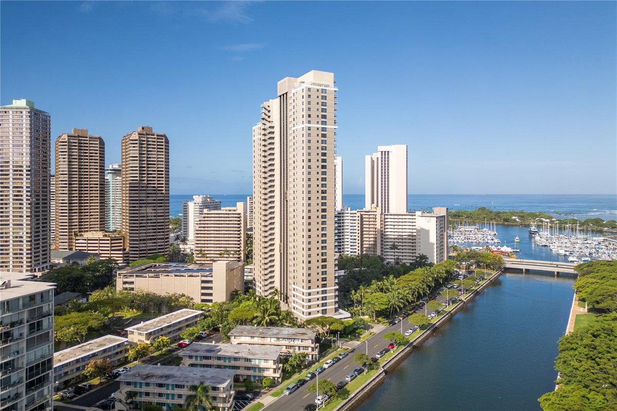 Don't just dream of sunsets over the ocean, experience them every day in this Waikiki unit. #oceanviews #paradiseliving

Learn more:  bit.ly/44UkmRk