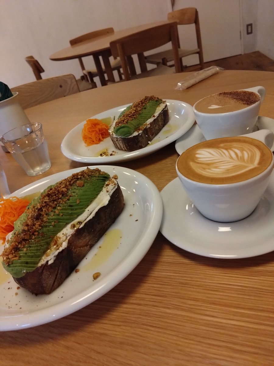 05Ciover's tweet photo. 今日は友達と鶴岡へ
友達のリクエストの琴のさんと私のリクエストのEN/MEさんへ
アボカドトーストがどうしても食べたくて1日で2回も訪問してしまった😊2箇所とも美味しかったです✨ブルーインパルスの練習飛行見たかったけど天気が悪くて中止になったようでした。残念🥴
#琴の
#ENME https://t.co/EmfCTQcuLG