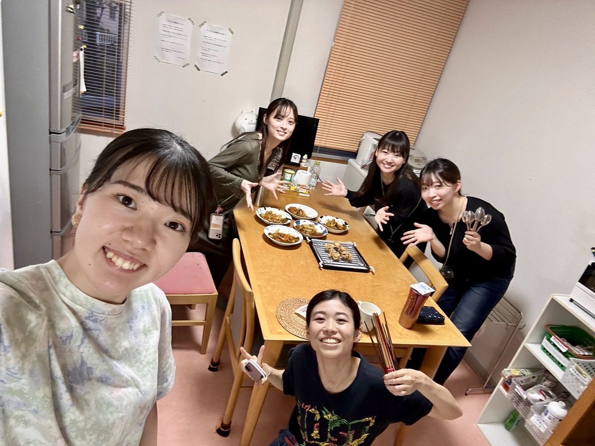 fl_kako's tweet photo. 2日間保育所へ出向演奏でした！

二重奏〜六重奏まで盛り沢山なプログラムで、今年は4ヶ所で演奏させていただきました。
子どもたちが真剣に聴いてくれて嬉しかったです️🫧

出向の後は、みんなでカレー＆唐揚げパーティ🥄
@yuki_flpicc の作る塩唐揚げは絶品です🤤

#桐朋オーケストラ・アカデミー https://t.co/rZVIz9CezZ