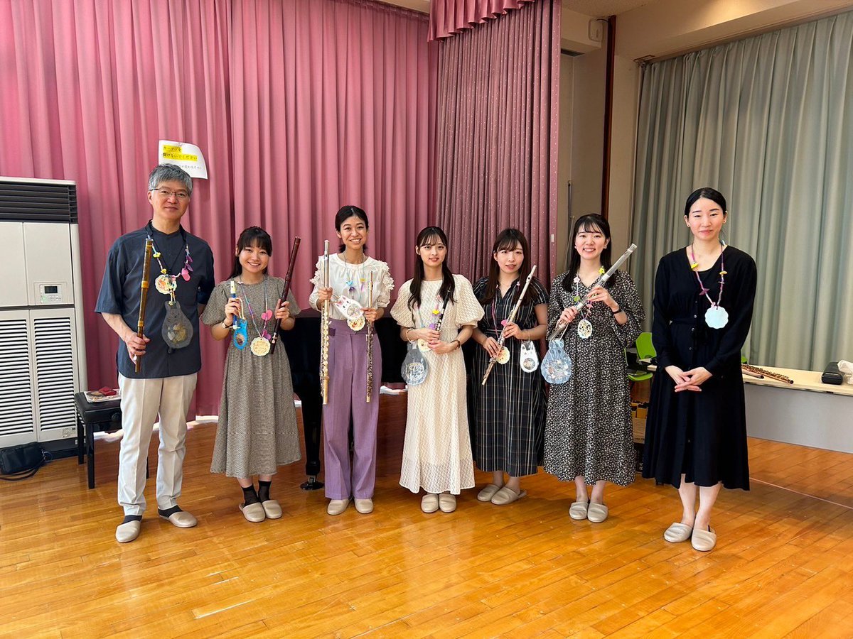 fl_kako's tweet photo. 2日間保育所へ出向演奏でした！

二重奏〜六重奏まで盛り沢山なプログラムで、今年は4ヶ所で演奏させていただきました。
子どもたちが真剣に聴いてくれて嬉しかったです️🫧

出向の後は、みんなでカレー＆唐揚げパーティ🥄
@yuki_flpicc の作る塩唐揚げは絶品です🤤

#桐朋オーケストラ・アカデミー https://t.co/rZVIz9CezZ