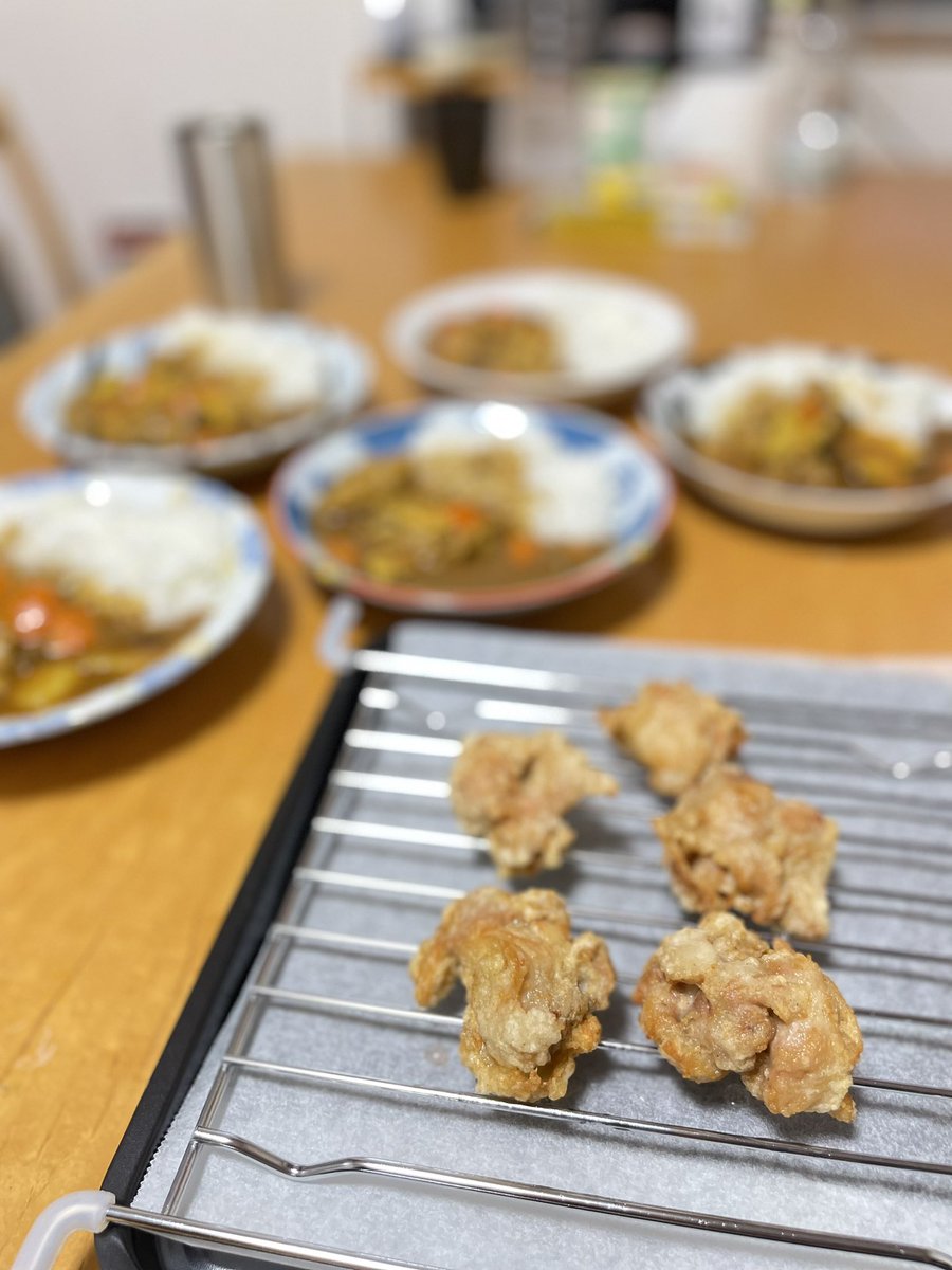 fl_kako's tweet photo. 2日間保育所へ出向演奏でした！

二重奏〜六重奏まで盛り沢山なプログラムで、今年は4ヶ所で演奏させていただきました。
子どもたちが真剣に聴いてくれて嬉しかったです️🫧

出向の後は、みんなでカレー＆唐揚げパーティ🥄
@yuki_flpicc の作る塩唐揚げは絶品です🤤

#桐朋オーケストラ・アカデミー https://t.co/rZVIz9CezZ