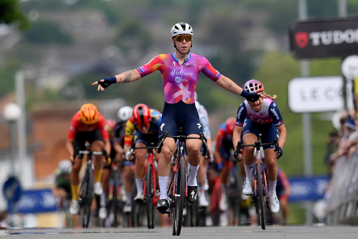 ⚡️Lightning speed ⚡️ Lorena Wiebes with an impressive win in the first stage of @RideLondon! 📷 Photo:@GettySport #wesparksuccess
