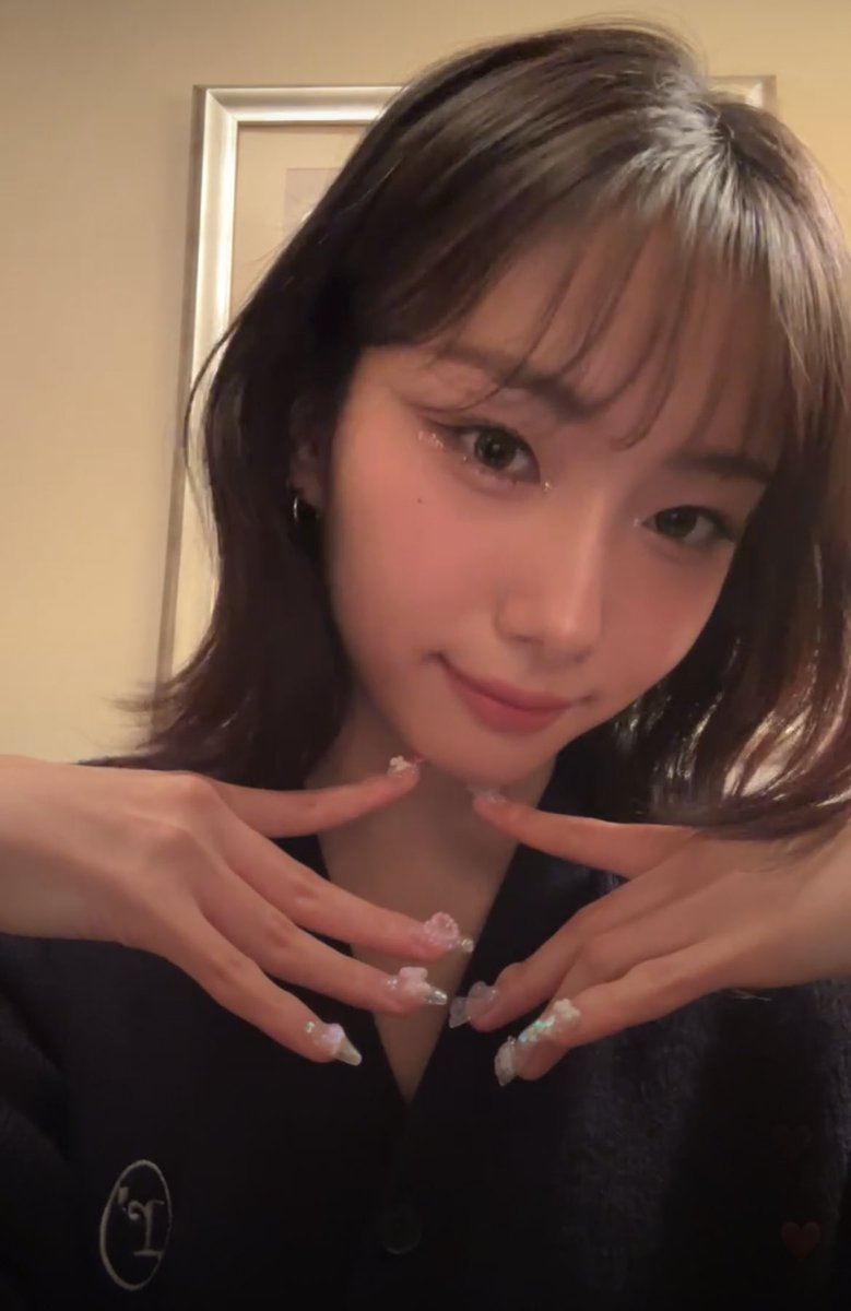 자기도 알겠지.. 지가 예뿐거…..