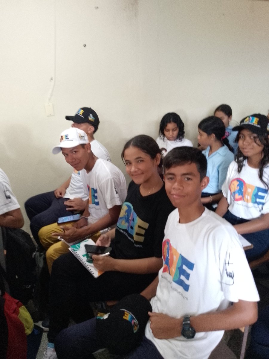 Zonaeducadelor1's tweet photo. iAtencion integral estudiantil!
El Presidente @NicolasMaduro en Jornadas integrales de atencial al estudiantado venezolano desarrolla Me Escuela Segura con instituciones gubernamentales @_LaAvanzadora
@MPPEDUCACION
@asnardors_
@FlorvidiaLaya
#VerdadDePueblo https://t.co/DdfDPpuge3