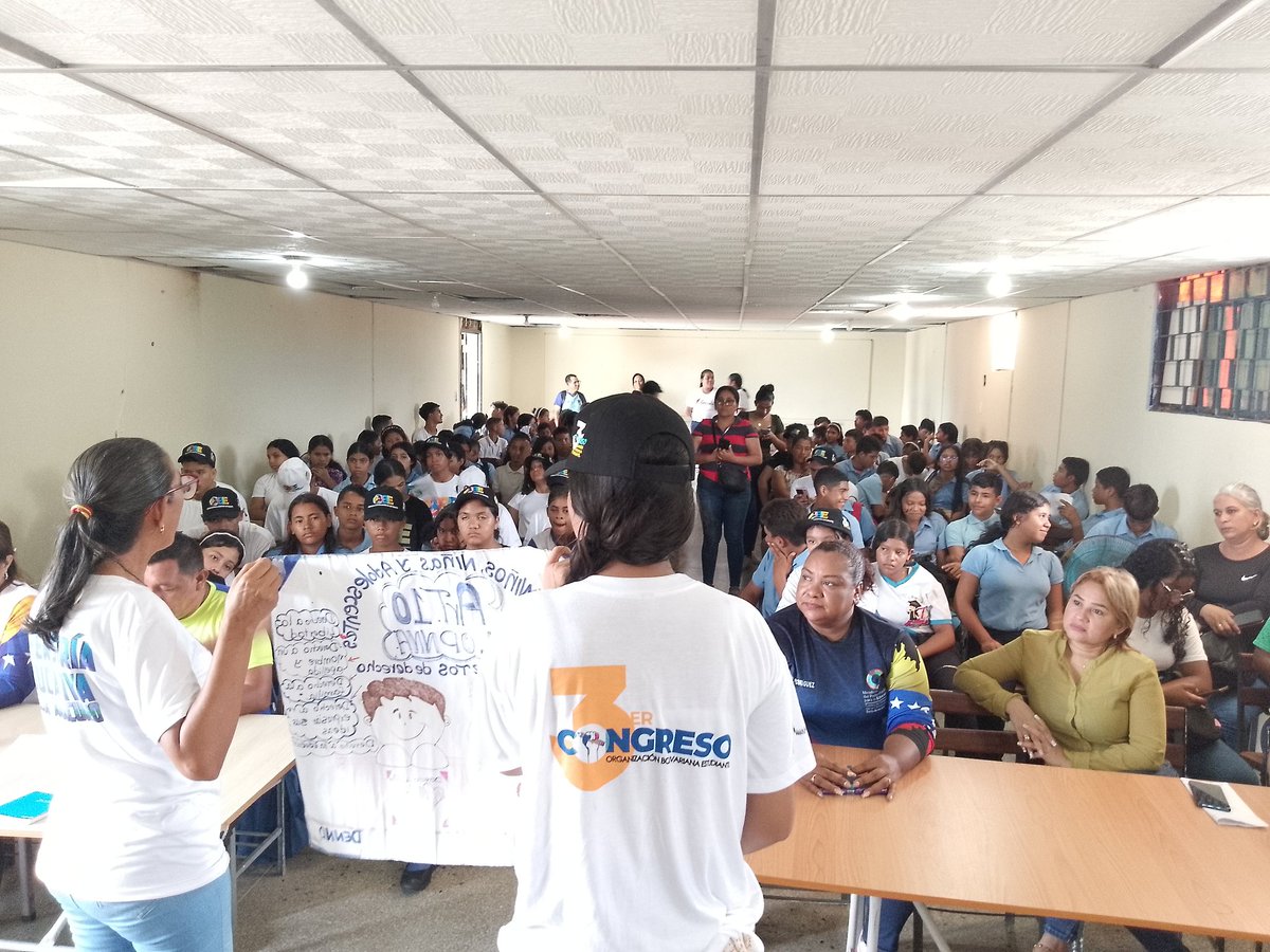Zonaeducadelor1's tweet photo. iAtencion integral estudiantil!
El Presidente @NicolasMaduro en Jornadas integrales de atencial al estudiantado venezolano desarrolla Me Escuela Segura con instituciones gubernamentales @_LaAvanzadora
@MPPEDUCACION
@asnardors_
@FlorvidiaLaya
#VerdadDePueblo https://t.co/DdfDPpuge3