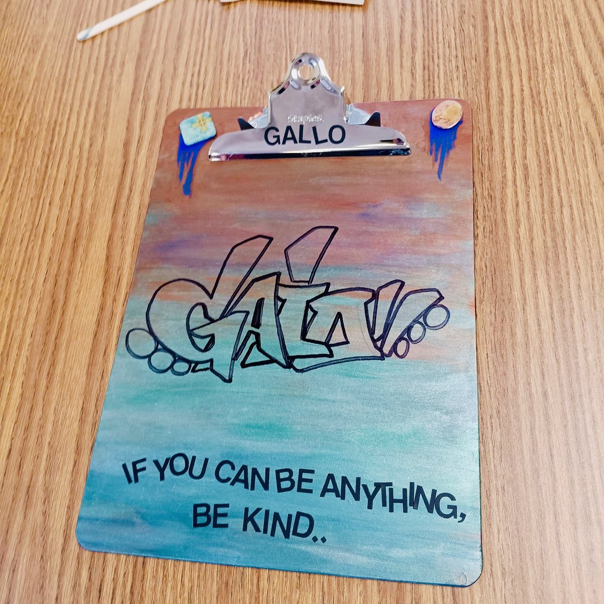 ForRecovery's tweet image. Here at the community recovery center, we have a little tradition where new members personalize a clipboard to hang on the wall to keep track of progress, milestones, and personal appointments. 📋 🎨 🖼️ 

#ForRecovery #LasVegas #RecoveryWorks #ODAAT