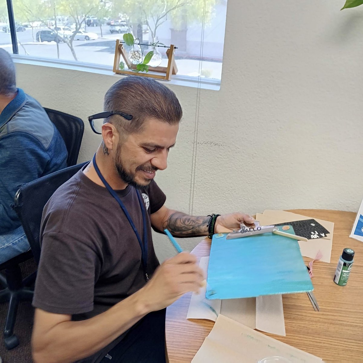 ForRecovery's tweet image. Here at the community recovery center, we have a little tradition where new members personalize a clipboard to hang on the wall to keep track of progress, milestones, and personal appointments. 📋 🎨 🖼️ 

#ForRecovery #LasVegas #RecoveryWorks #ODAAT