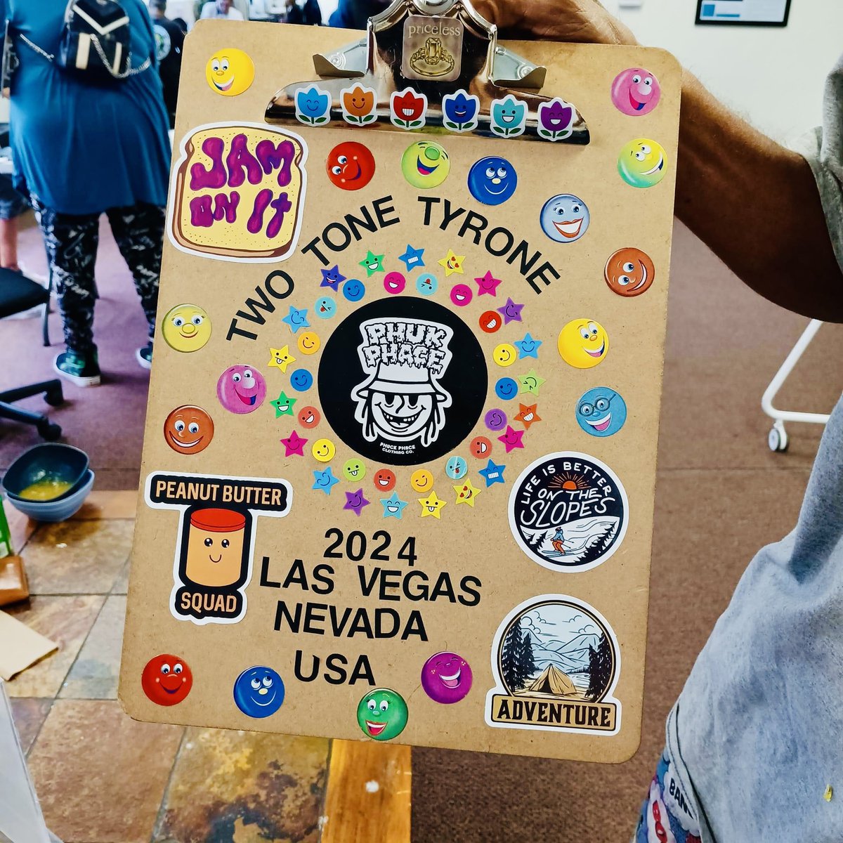 ForRecovery's tweet image. Here at the community recovery center, we have a little tradition where new members personalize a clipboard to hang on the wall to keep track of progress, milestones, and personal appointments. 📋 🎨 🖼️ 

#ForRecovery #LasVegas #RecoveryWorks #ODAAT