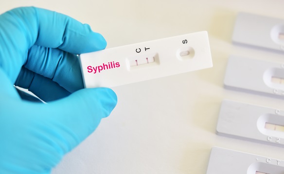 Les ESMS pour personnes confrontées à des difficultés spécifiques peuvent désormais réaliser des tests de dépistage rapide de la syphilis lemediasocial.fr/esms-pour-pers…