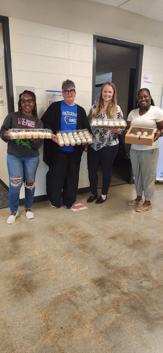 Shout out to one is our amazing Wolf Pack parents for bringing some sweet treats for our staff. 

#AMS💙🤍 #OneTeamOneDream🐺 #KCKPS #BetterEveryDay