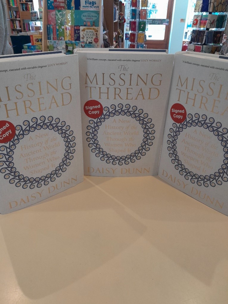 Lovely to see the award-winning author Daisy Dunn who popped in to Sign copies of her latest book 'The Missing Thread'. A new History of the Ancient World through the Women who Shaped it. @DaisyfDunn @wnbooks @orionbooks