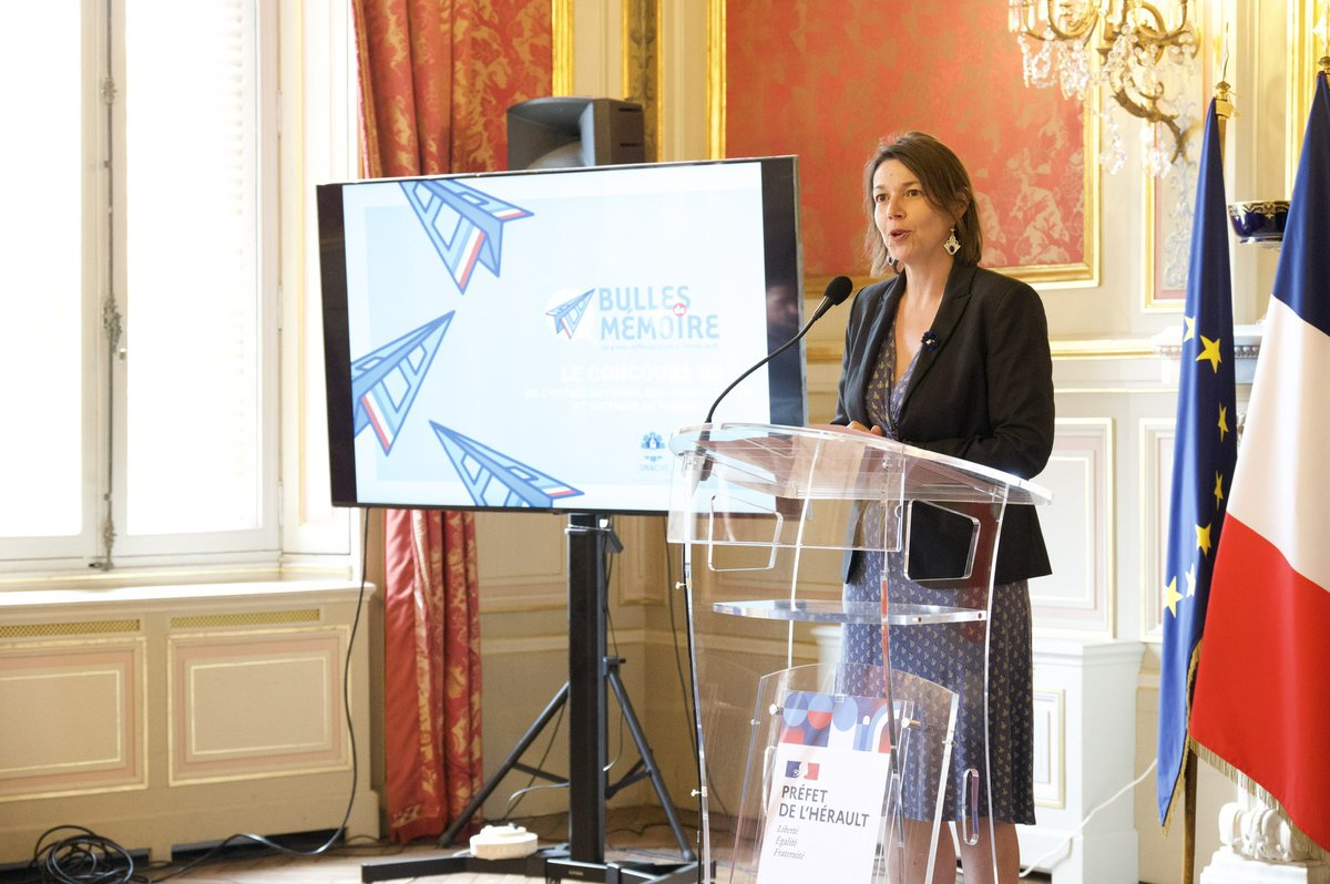 Elisa Basso, directrice de Cabinet de la préfecture de l’#Hérault, a participé à la remise des prix du concours « Bulles de mémoire » aux collégiens et lycéens lauréats. 💬Le concours « bulles de mémoire » est organisé par l’Office National des Anciens Combattants et Victimes de