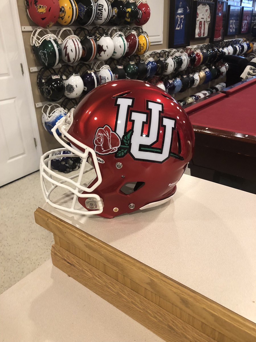 Helmet of the day #131! FBS Friday gives us one of the coolest helmets in my collection! Utah Utes Rose Bowl helmet! @Utah_Football @UtesEquipment does a magnificent job with their uniforms and this is just one example of their excellence! @CFBHome @NoContextUtes @utahathletics