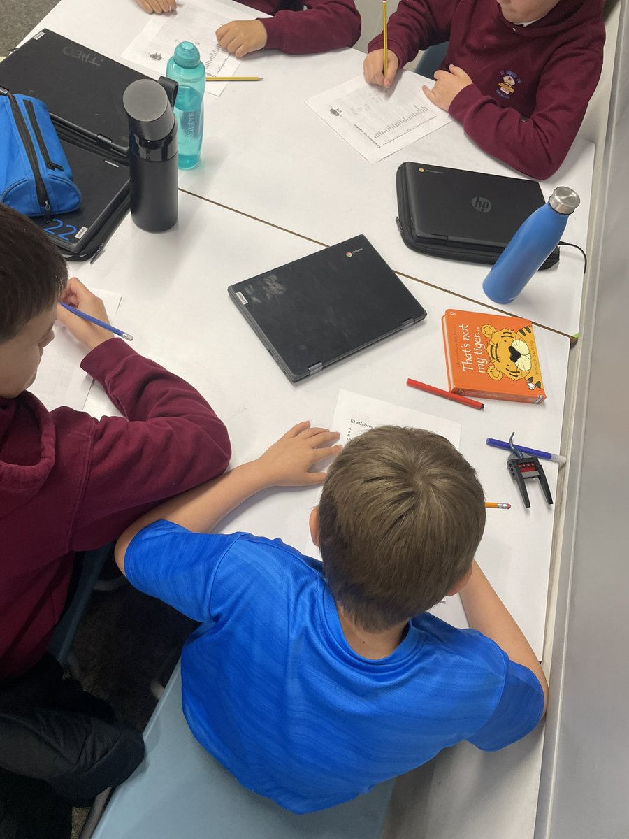 MaclemanMiss's tweet photo. Thank you to Madame Macrae from @StDavidsHS for coming to @stdavidsPS_ELC to do a Spanish taster session with P7 this morning! P7 were Fenomenal! https://t.co/GD0ShzXWK6