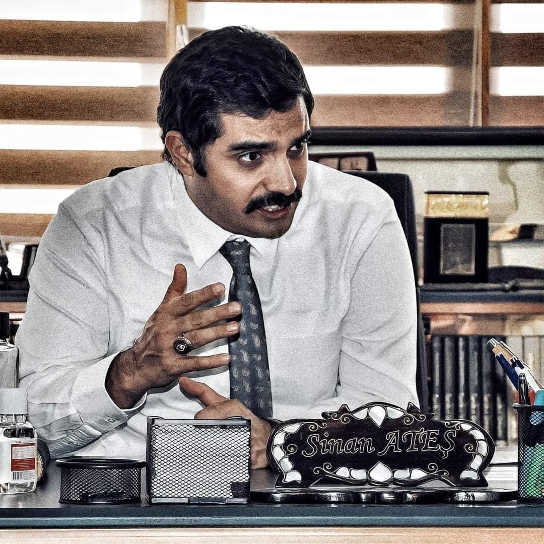 Dikkatli okuyun Olcay Kılavuz sizlere neler diyor.

Her şeyden evvel böyle şerefsiz bir olayın içerisinde bulunacak kadar şerefsiz biri değilim.(Olcay Kılavuz)

Kısaca cinayeti isteyenler şerefsizdir diyor.

Bu cinayete ortak olmayan gençler ortada sap gibi kalacak olan