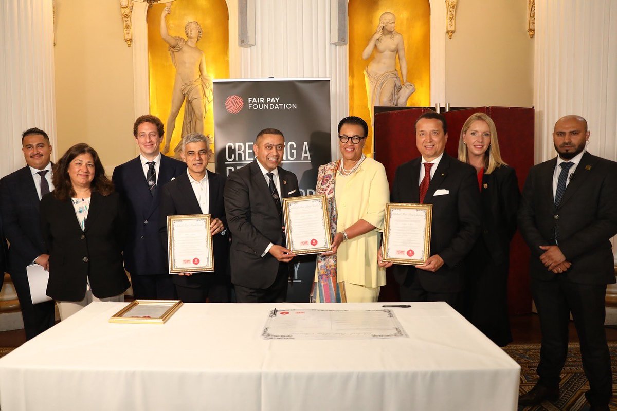 FairPayFdn's tweet photo. The launch of our Global Fair Pay Charter at Mansion House. In attendance; the Lord Mayor Michael Manelli, Mayor of London, Sadiq Khan, Commonwealth Secretary-General, Patricia Scotland, Maurice Levi Laurenti, Farmida Bi and Alex Mejia, UN. 

#isupportfairpay

Photo: K Hussain https://t.co/rdQssZ2dAT