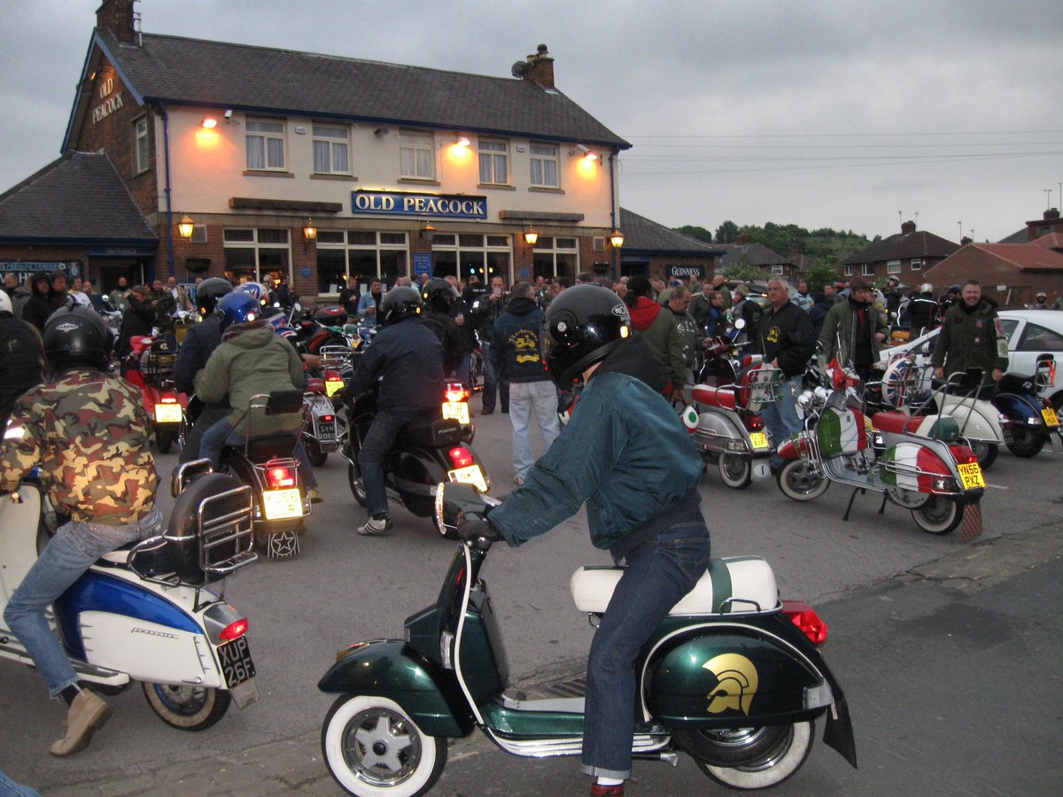 The old peacock in leeds when leeds allstars sc used to meet there hosting a multi meet in 2009.🛵