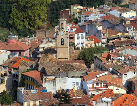 Atenció, famílies! No us pot passar per alt les #Enramades d'Arbúcies a la comarca de la Selva. Aquest diumenge vinent 26 de maig té lloc el Concurs de catifes de flors naturals. No us el perdeu! Us agradarà, segur! agenda.cultura.gencat.cat/content/agenda…