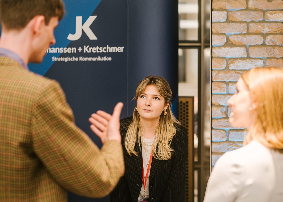 Johanssen+Kretschmer (@jk_beratung) on Twitter photo Wie sieht eigentlich unser #Alltag in der #Politikberatung aus? Was sind mögliche #Karrierewege? Auf dem #CKPT Political Consulting haben wir mit Euch über diese und weitere Fragen gesprochen. Danke, dass Ihr da wart und an <a href="/politjobs/">politjobs @politjobs.bsky.social</a> für die Organisation!
📷: Alexander Rentsch Wie sieht eigentlich unser #Alltag in der #Politikberatung aus? Was sind mögliche #Karrierewege? Auf dem #CKPT Political Consulting haben wir mit Euch über diese und weitere Fragen gesprochen. Danke, dass Ihr da wart und an <a href="/politjobs/">politjobs @politjobs.bsky.social</a> für die Organisation!
📷: Alexander Rentsch