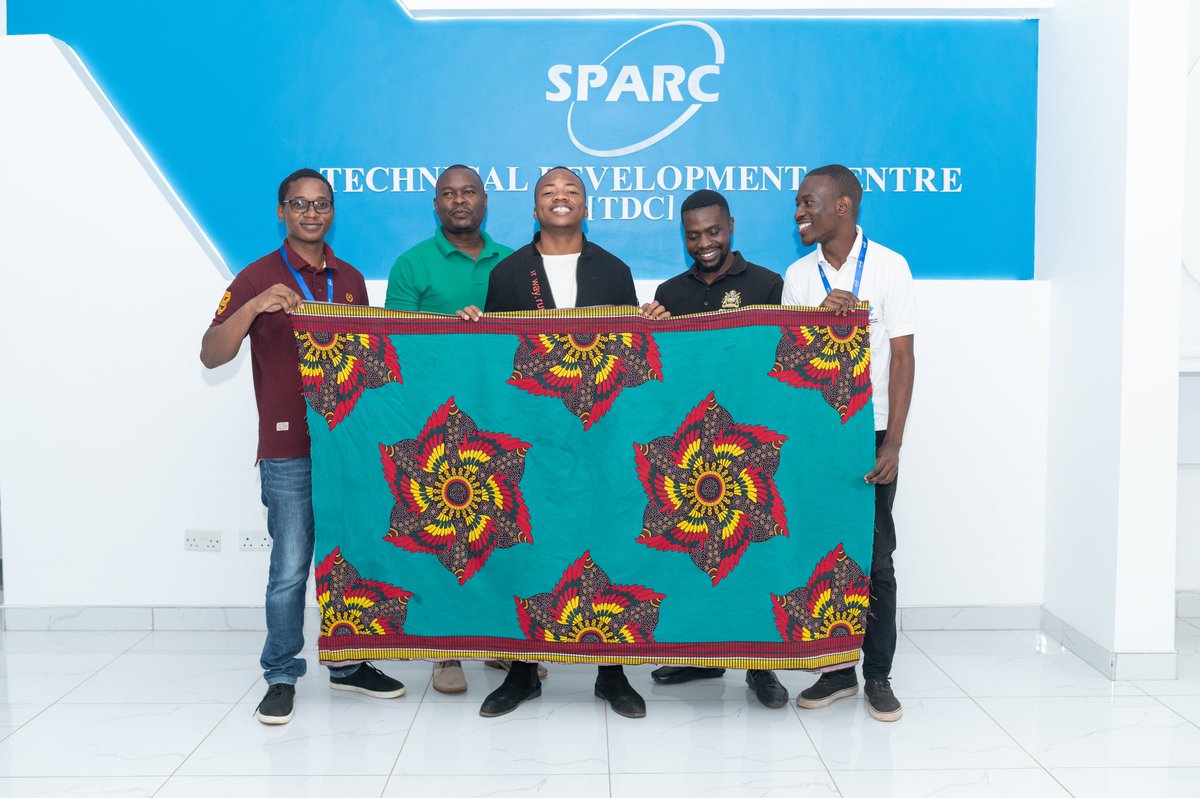 When Tech meets culture . Let's give some love to Team Lilongwe from the Headquarters ! 🇲🇼🇿🇲🇷🇼 #AfricaDay2024 #TechMeetsCulture #MultinationalPride
#ITCompany #Sparctheundisputed