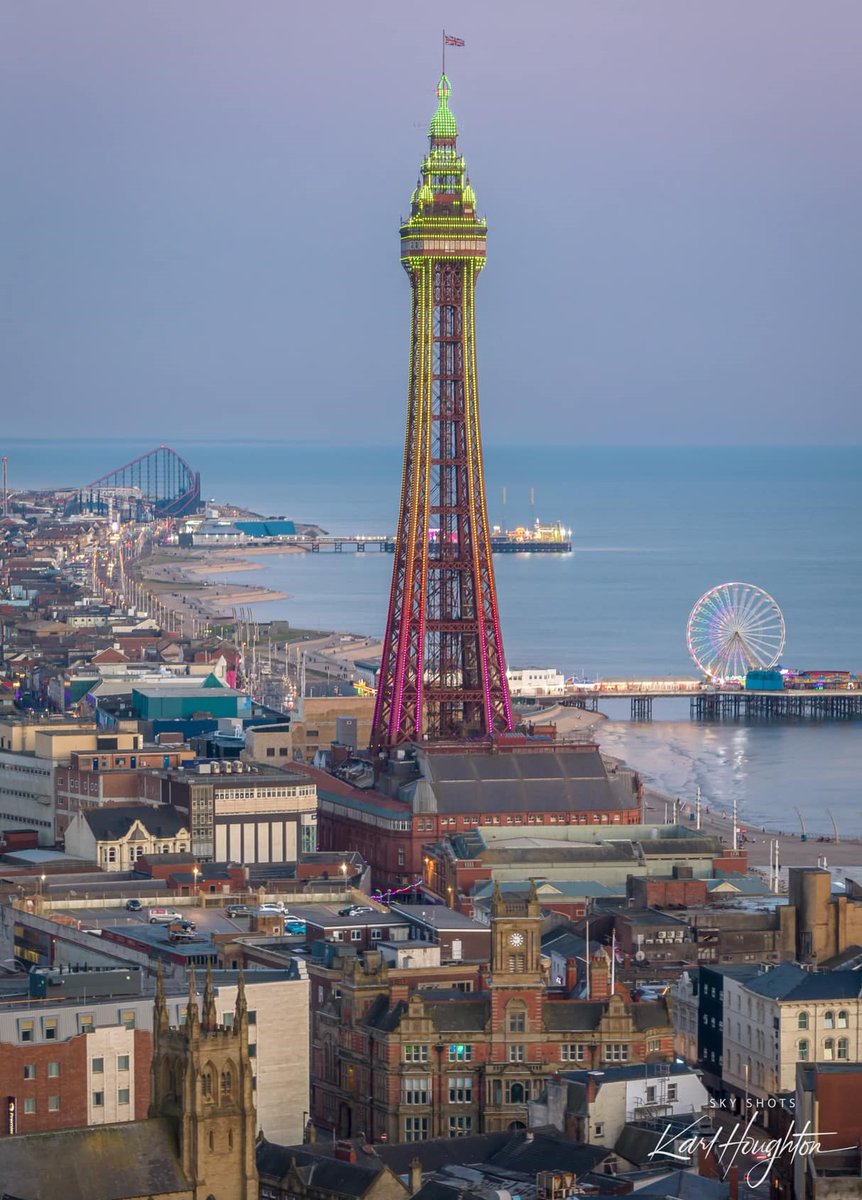 Good evening, Blackpool 😍

📷 Sky Shots Karl Houghton
