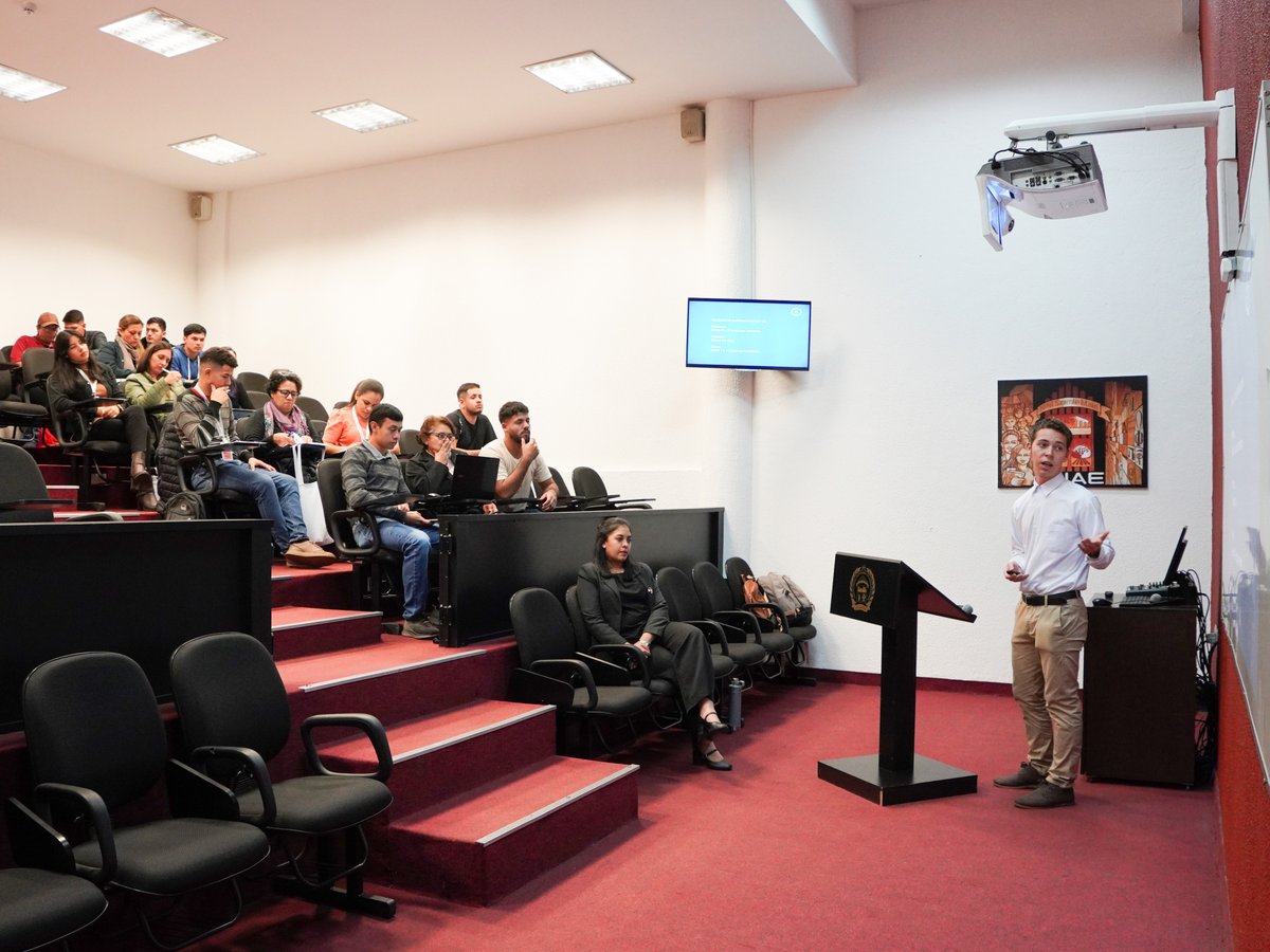 UNAE_Enc's tweet image. #CapacitaciónDigital #MIPYMES #FACEM

💻 Se desarrolló el tercer Taller "Habilidades Digitales" en el contexto de "Creación y Configuración de Google Business y Marketplace", con la participación de emprendedores de la ciudad de Encarnación.