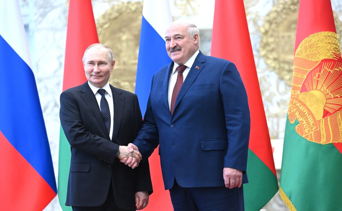 💬 В.В.Путин на переговорах с А.Г.Лукашенко: Обеспечение обороны и безопасности актуально, имея в виду то направление, которое избрано западным сообществом в отношении и Белоруссии, и России – безусловной враждебности, попытки сдержать наше развитие. vk.cc/cx5NlZ