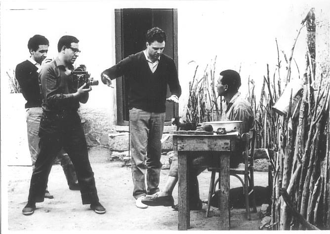 cynsabat's tweet photo. #RaymundoGleyzer y Humberto Ríos en pleno rodaje de Ceramiqueros de Traslasierra (1965) #cineargentino https://t.co/RXYfwX30VE