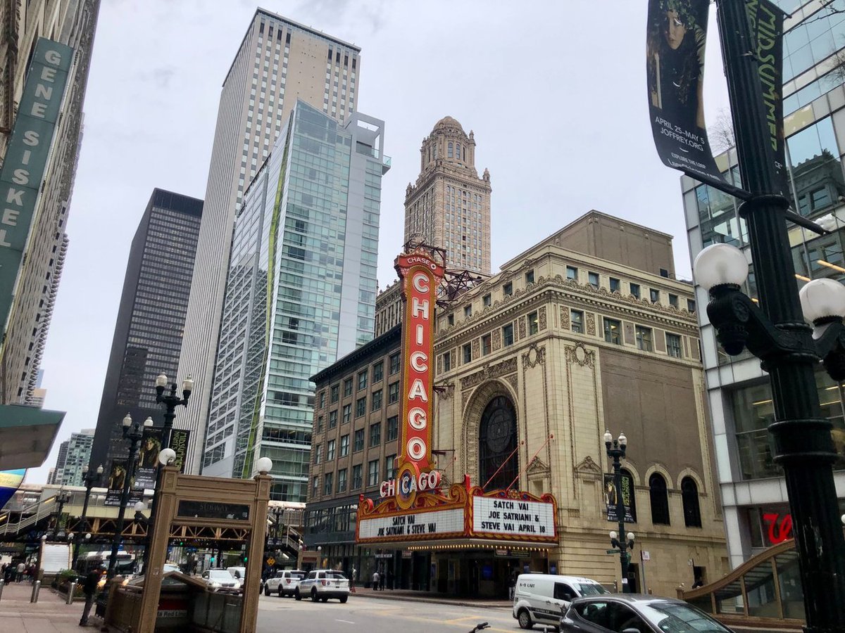Meet the "The #Chicago #Theatre" 📷🏫🇺🇸through this excellent #article by <a href="/CoquiCoin/">CoquiCoin</a> in the #Hive ♦️ #web3!
peakd.com/hive-14396/@co…
#builds #places #street #photography #EEUU #illinois