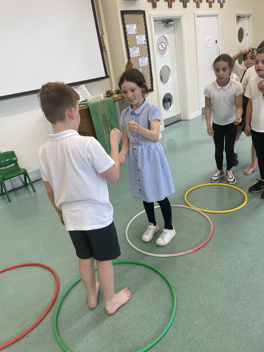 stjosephskly's tweet image. Oak class enjoyed some very competitive team games this afternoon before a final game of dodgeball. #SJKpe #OakClassRules #Teamworkmakesthedreamwork #RockPaperScissors