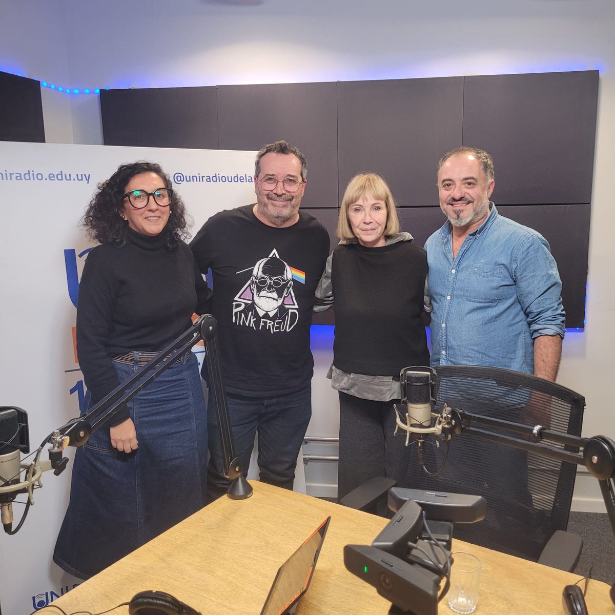 joadoldan's tweet photo. Queda mal que presuma del tremendo programa de radio que vivimos ayer? #DiálogosComanches @UNIRadioUdelaR @MarosaOnia #InesEstevez #LosNabos https://t.co/ann9WjfSjz