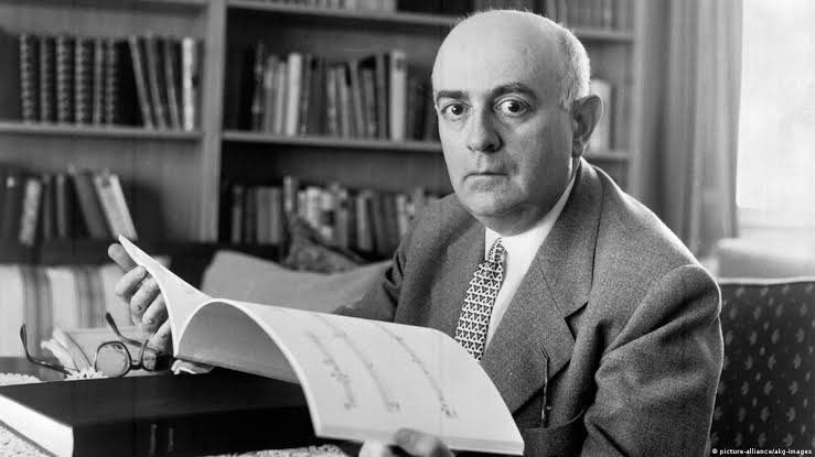 'Hiç bir kötülük, kötülükten söz etmekle son bulmamıştır.' 

—Theodor W. Adorno