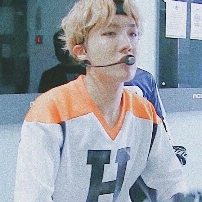jhsk4beauty's tweet photo. He looks so angelic with this blonde hair https://t.co/ELFYKJxqA4