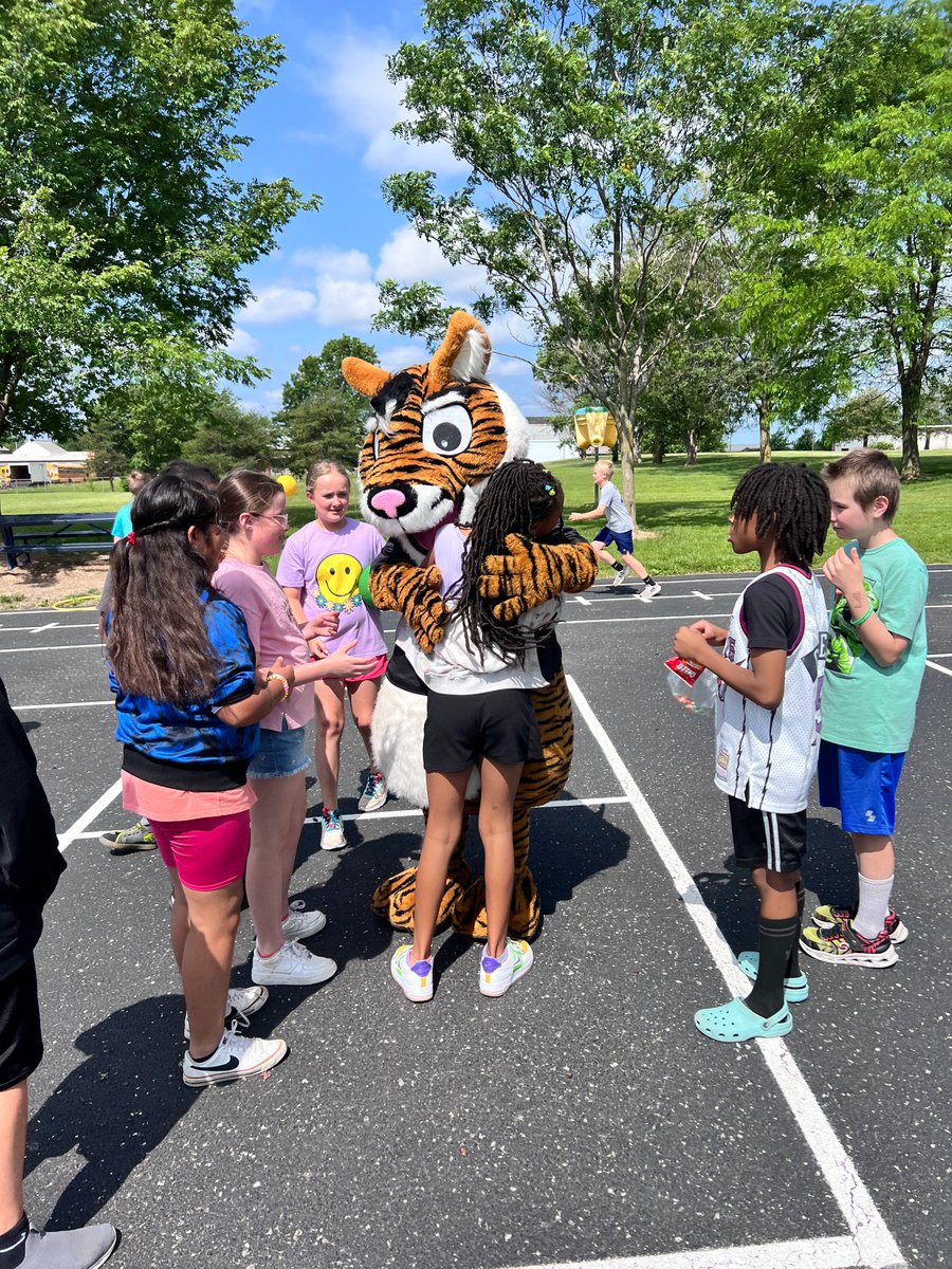 Tigersquirrel got to celebrate the last day of school with the students of <a href="/NewHavenStars/">New Haven Elementary</a> Elementary yesterday. We made lots of new friends on the playground including this cute little guy 🐯🍧