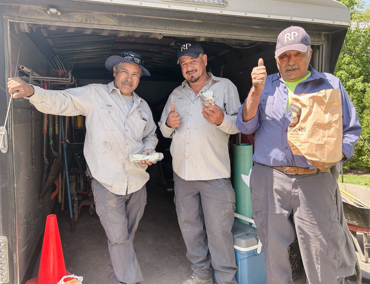 This week's recipient of Lunch On Us is Raul Garcia's Construction team. These talented gentlemen build so many of the stunning outdoor living areas featured on our pages. Join us in giving these hard-working men a well-deserved shout out. 👏👏
#RPtransforms #employeeappreciation