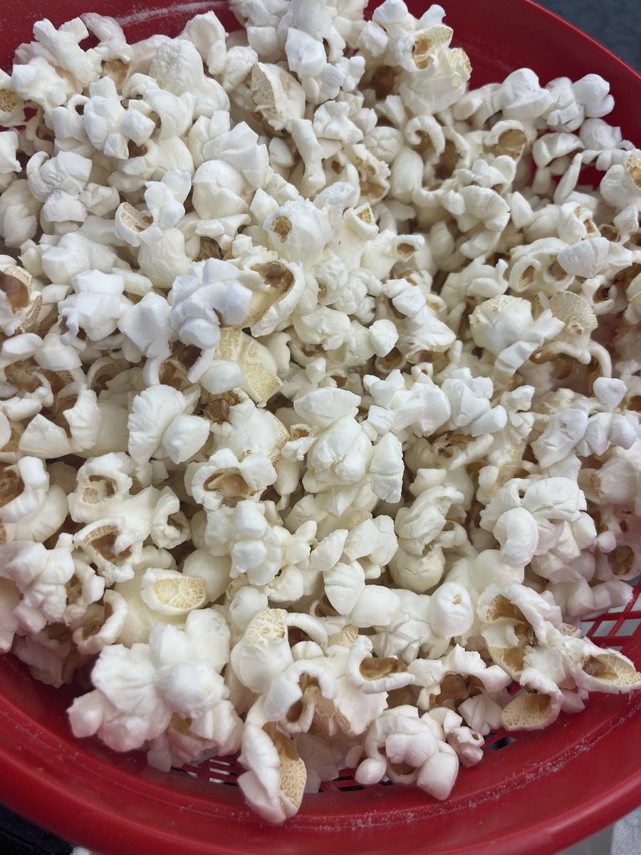 2Poole2's tweet photo. My favorite 5th grade lesson of the year…..heat transfer! #wearecrew #5thscience #popcorn #STEMeducation https://t.co/JsMgQfhnBL