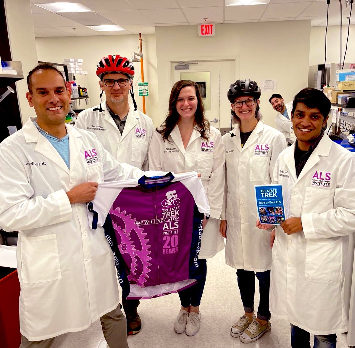 CathyStandish's tweet photo. When the @ALSTDI Science Guys (and Gals) are wearing their โThinking Helmetsโ you know the race for the cure is ON!
#ALSAwarenessMonth #TriStateTrek @TriStateTrek #NeedMoreCowbell
๐ฎ๐โ๏ธ https://t.co/TpRmJmMqkv https://t.co/VNhFHhAaQ4