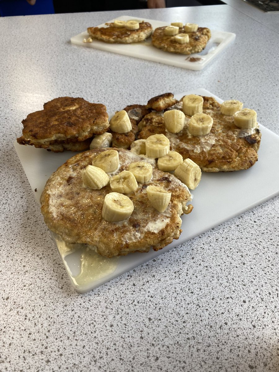 Y10 Sport Science students enjoyed making protein pancakes and analysing the nutrition value of them this morning as part of their Sports Nutrition topic! 🥞💪🧑‍🍳