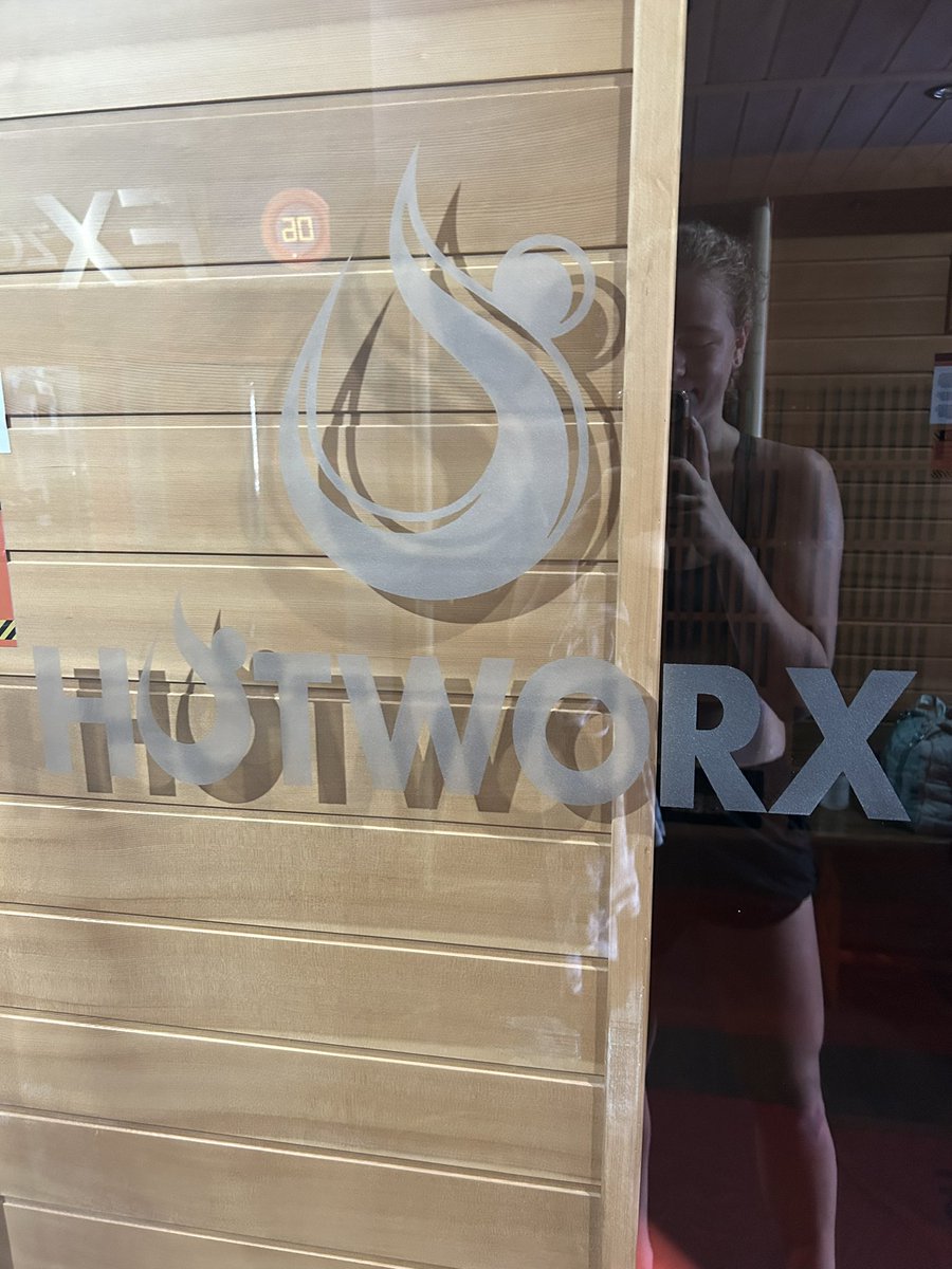 A little hot worx session with mom this morning ☺️ We loved it! <a href="/OfficialHOTWORX/">HOTWORX</a> <a href="/HOTWORXBR/">HOTWORX STUDIO</a>